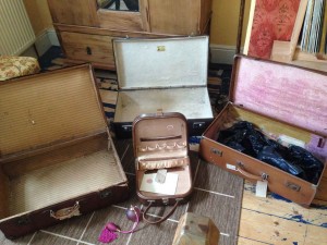 Black-Sheikhs-suitcases